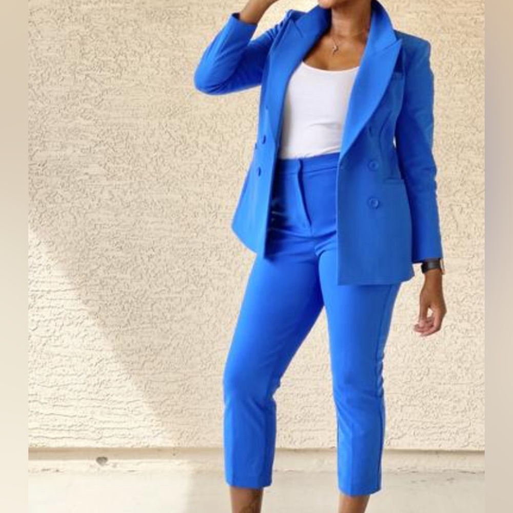 Express jacket and pants set.